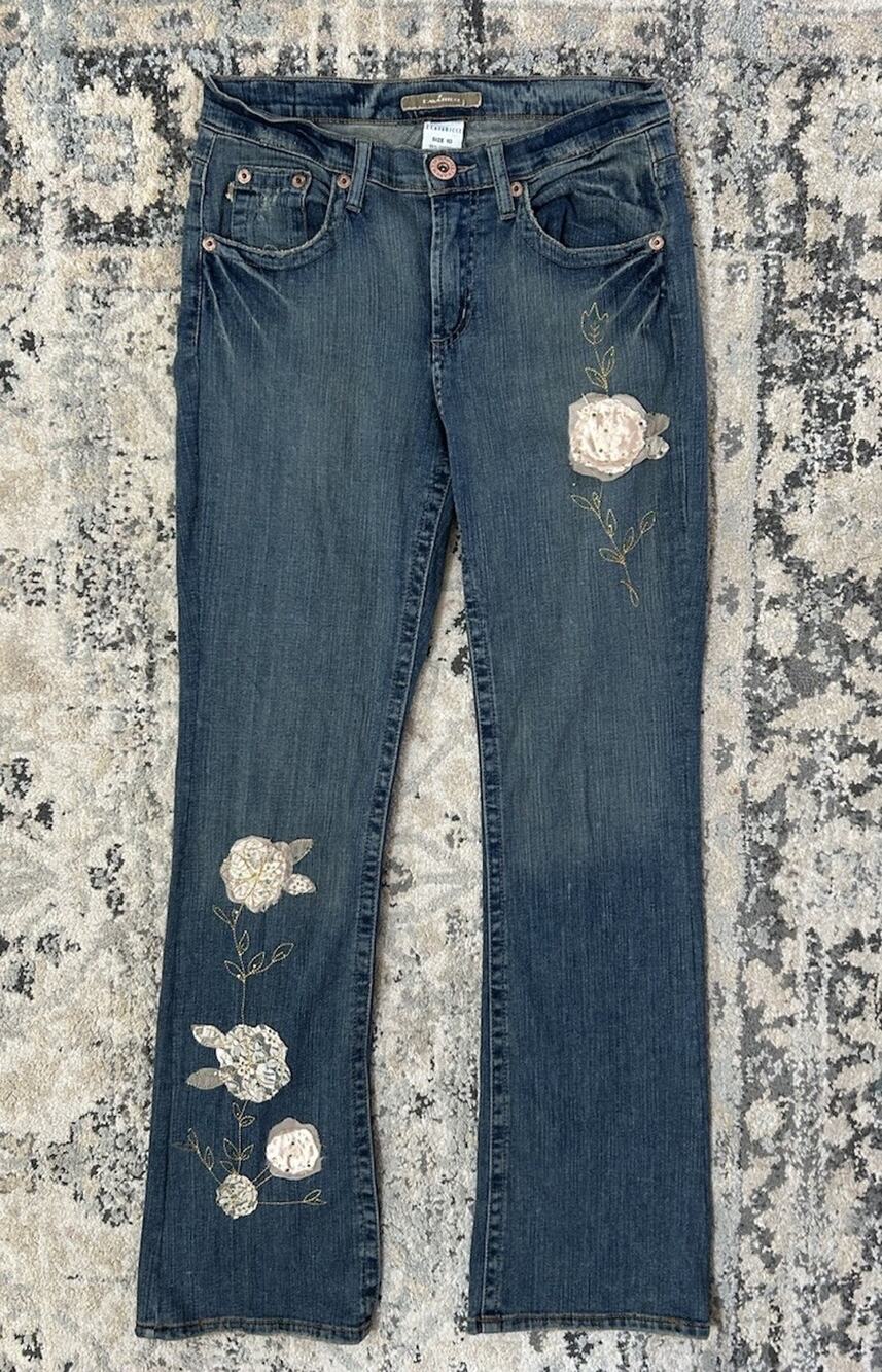 Y2K Vintage Z Cavaricci Low Rise Jeans Flare
Floral Embroidered Women’s 10
